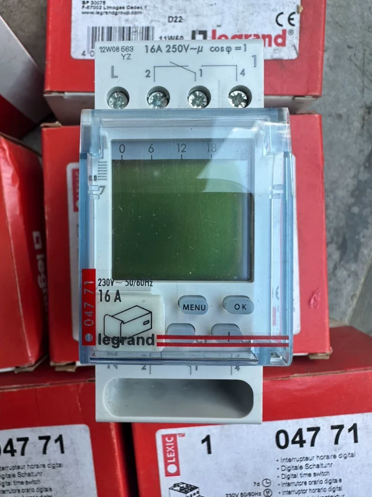 Legrand 04771 Digital Time Switch thumbnail