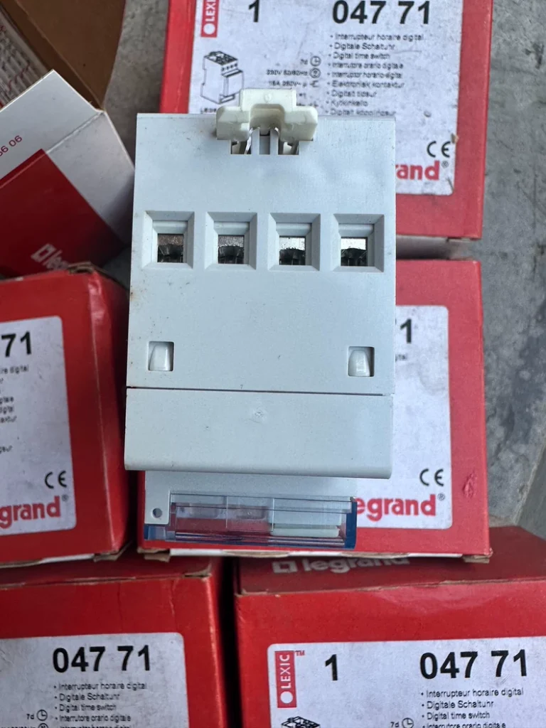 Legrand 04771 Digital Time Switch thumbnail