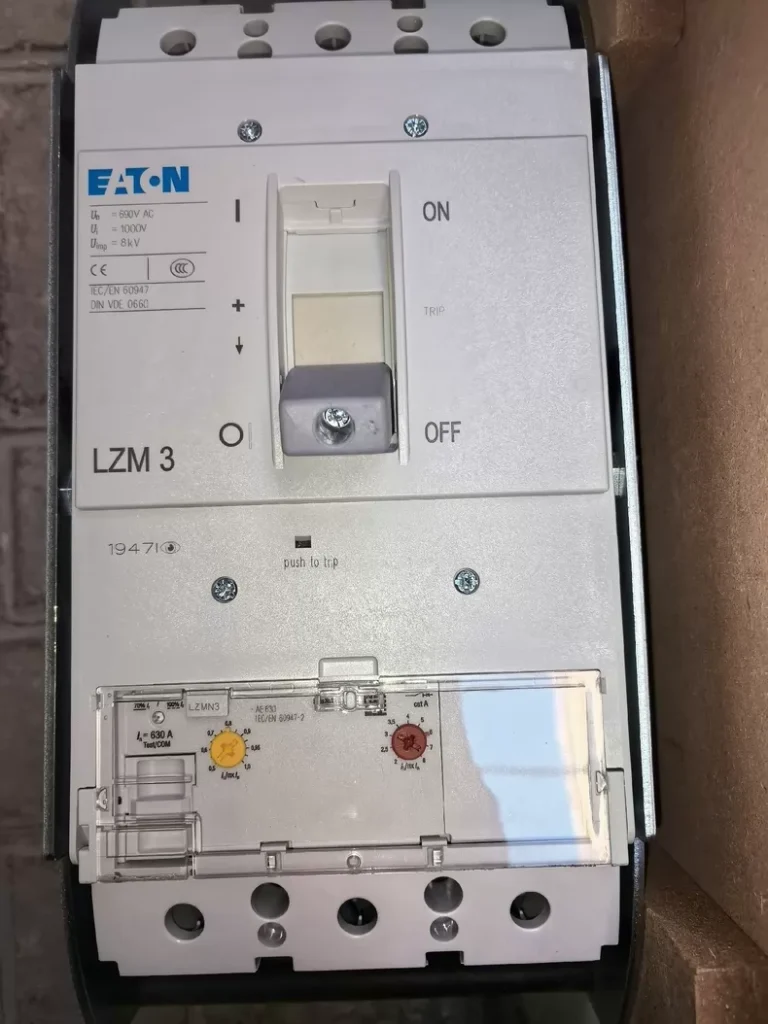Eaton LZMN3-AE630+NZM3-XAVE Molded Case Circuit Breaker thumbnail