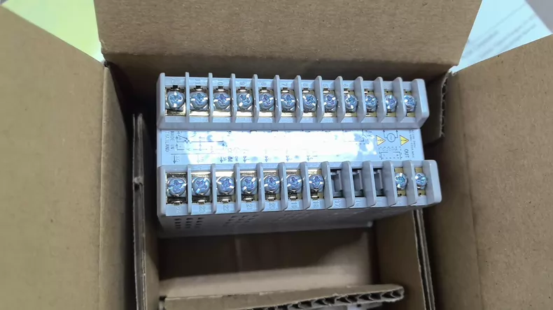 YAMATAKE C25TC0UA1200M017 Temperature Controller thumbnail