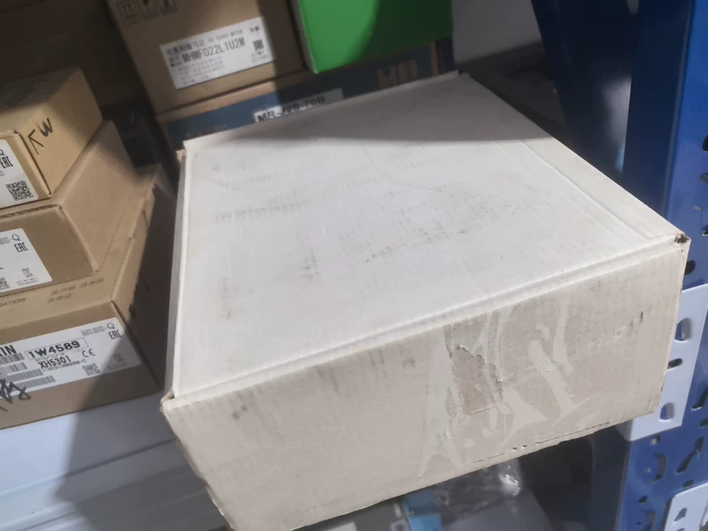 Varlogic NR12 Controller thumbnail