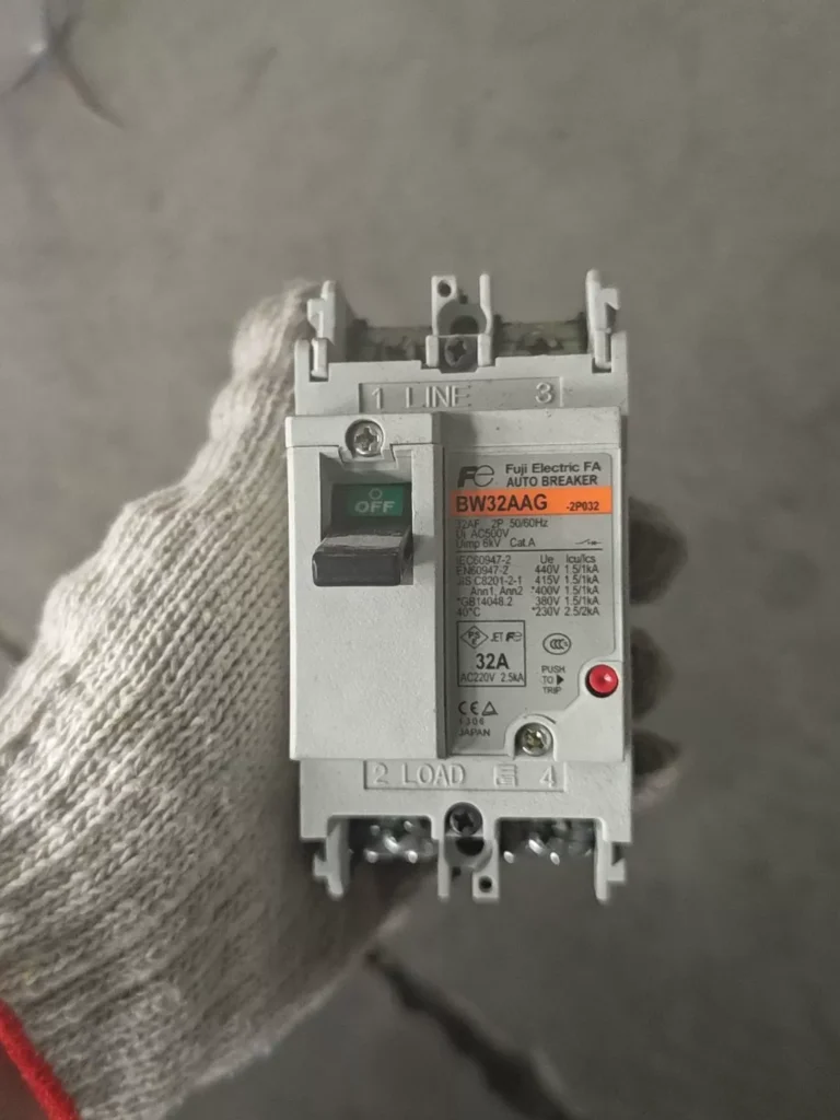 Fuji Electric BW32AAG thumbnail