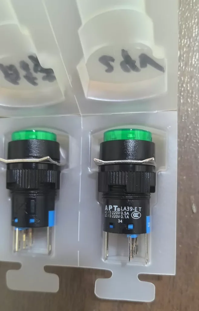 APT LA39-E-T Switch thumbnail