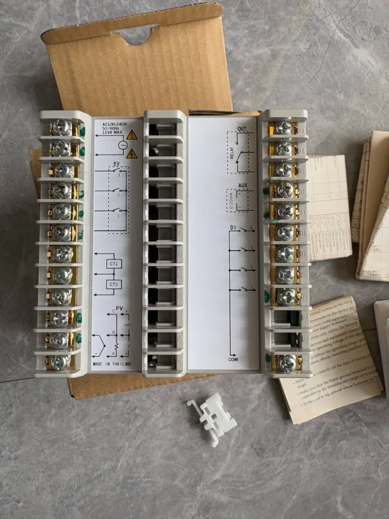 YAMATAKE SDC26 Temperature Controller