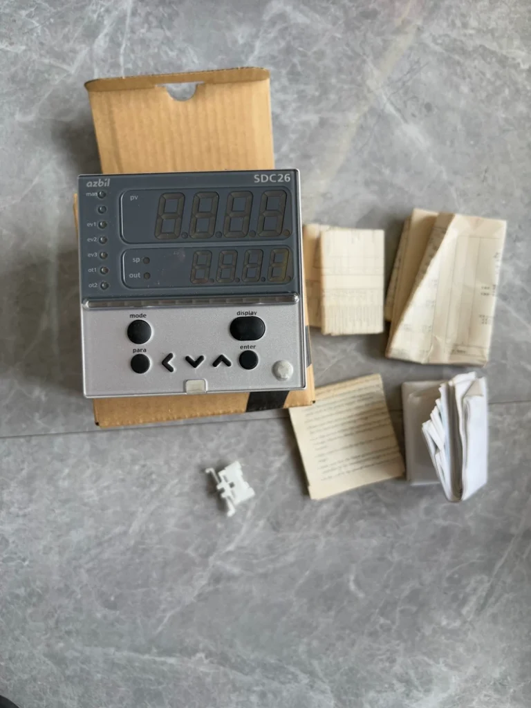 YAMATAKE SDC26 Temperature Controller thumbnail