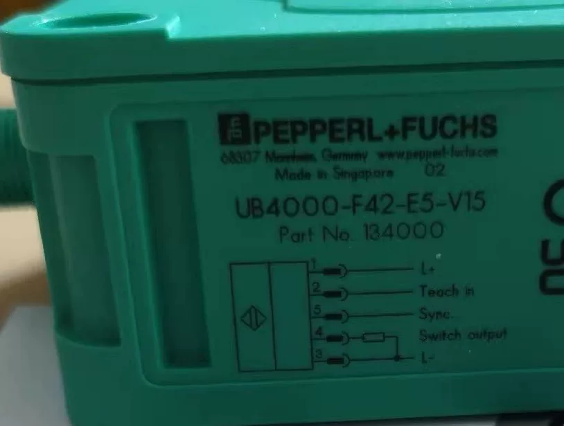 Pepperl+Fuchs UB4000-F42-E5-V15 Ultrasonic sensor