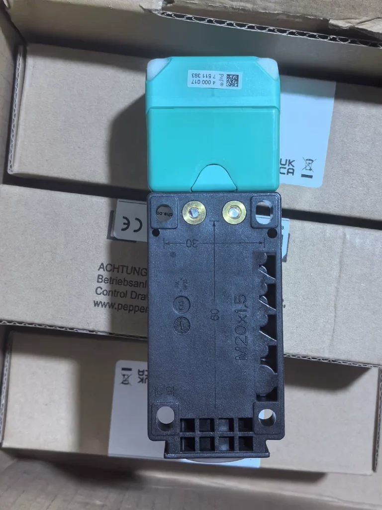 Pepperl+Fuchs 10-30VDC Proximity sensor