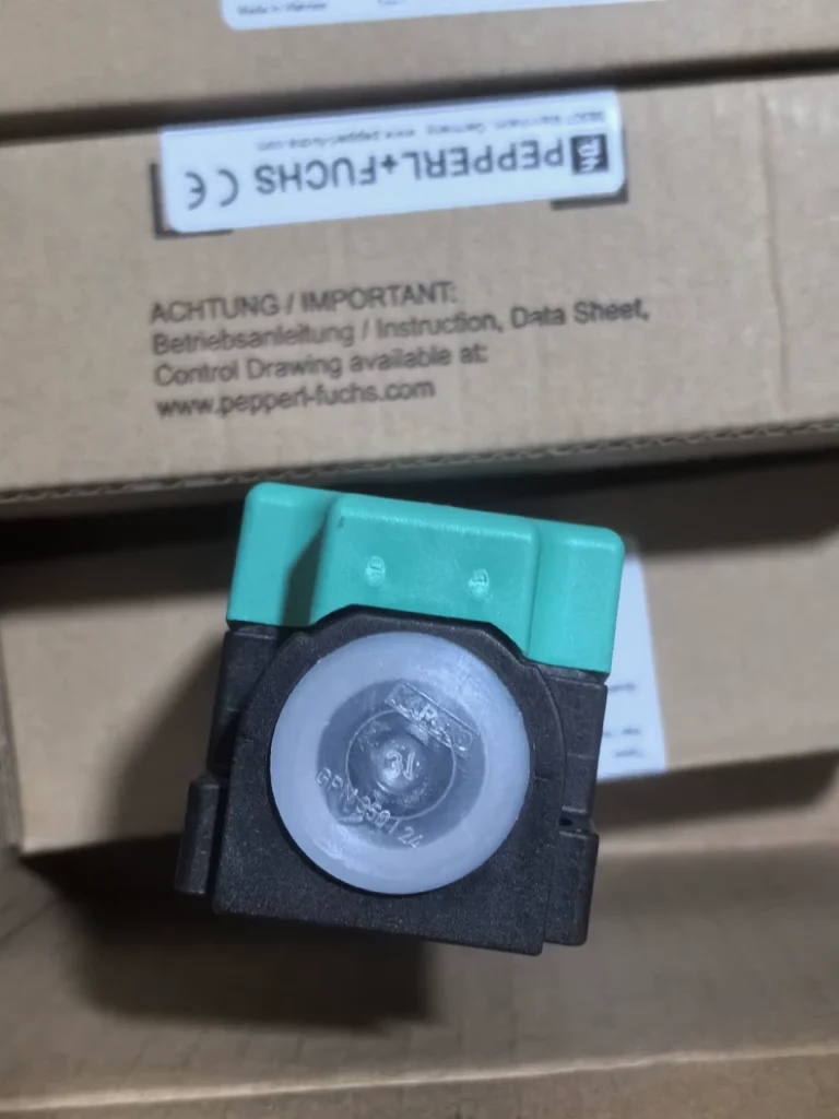 Pepperl+Fuchs 10-30VDC Proximity sensor thumbnail