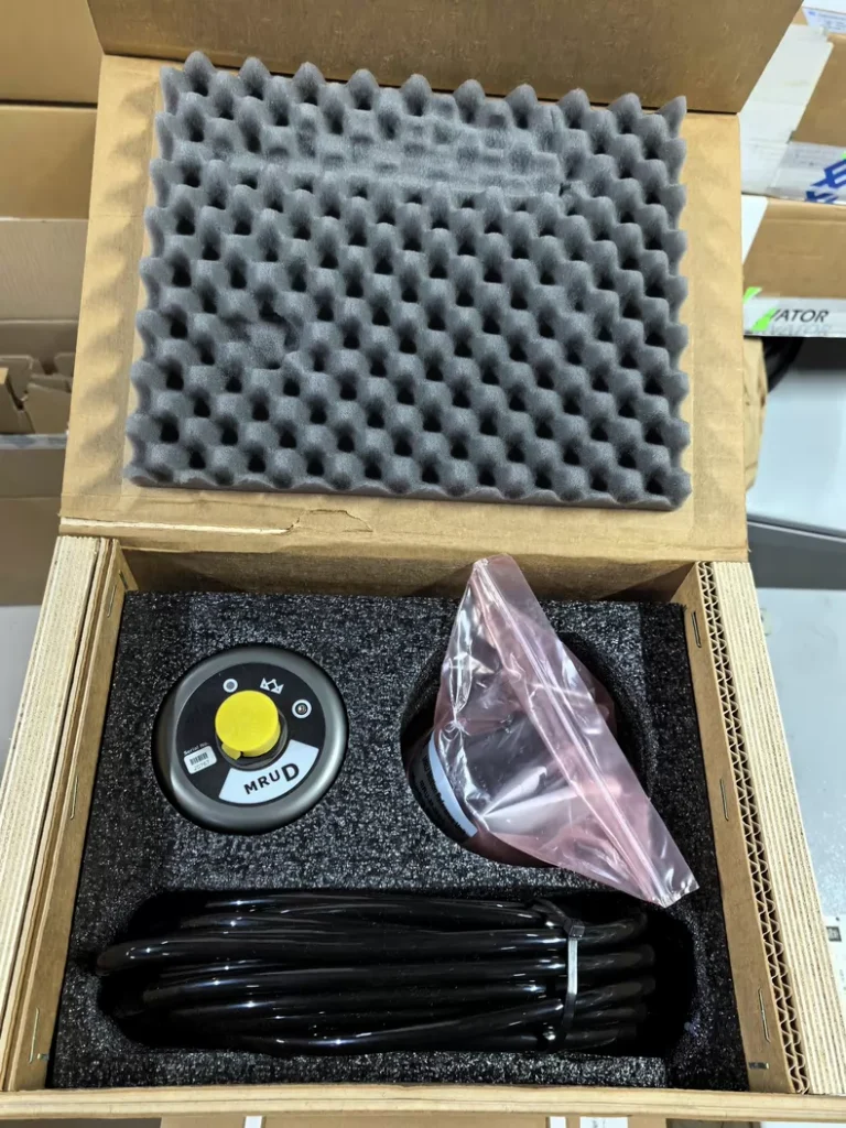 KONGSBERG 3750003 MRU D MOTION REFERENCE UNIT thumbnail