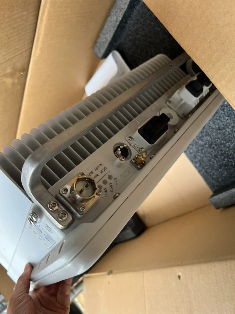 Nokia 5G AAU AEQY 475538A.101 antenna unit thumbnail