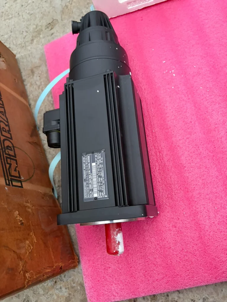 INDRAMAT MAC093B-0-JS-4-C/110-A-O/WI520LV AC servo motor thumbnail