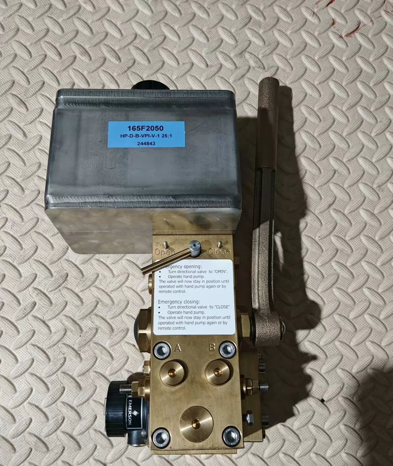 DOMCOS CB-HP-D 1L 160G5115 hydraulic manual control block and hand pump thumbnail