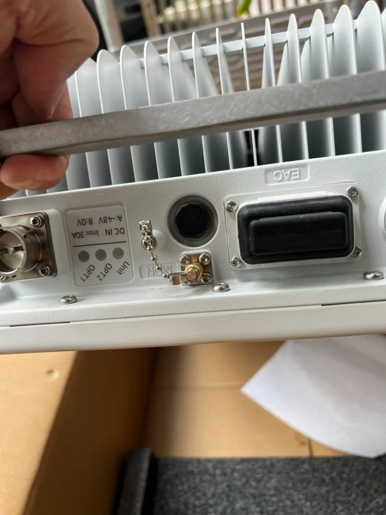 Nokia 5G AAU AEQY 475538A.101 antenna unit thumbnail