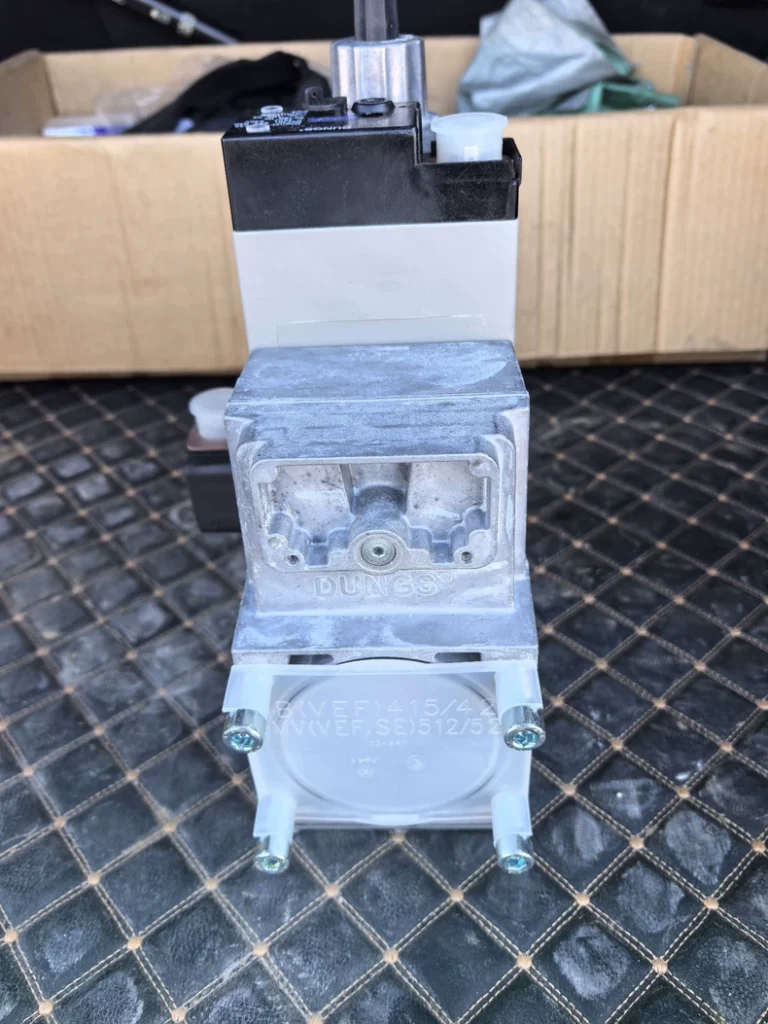 DUNGS MB-DLE420-B01-S52 Multibloc Gas Valve thumbnail