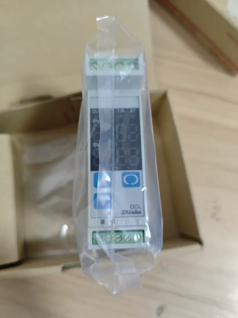 SHINKO DCL-33A-A/M C5 DCL-33A-R/M C5 digital indicating controller thumbnail