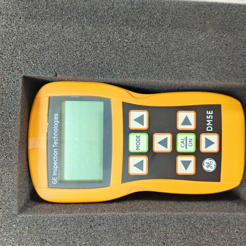 GE DM5E Corrosion Thickness Gauges with sensor DA501 thumbnail