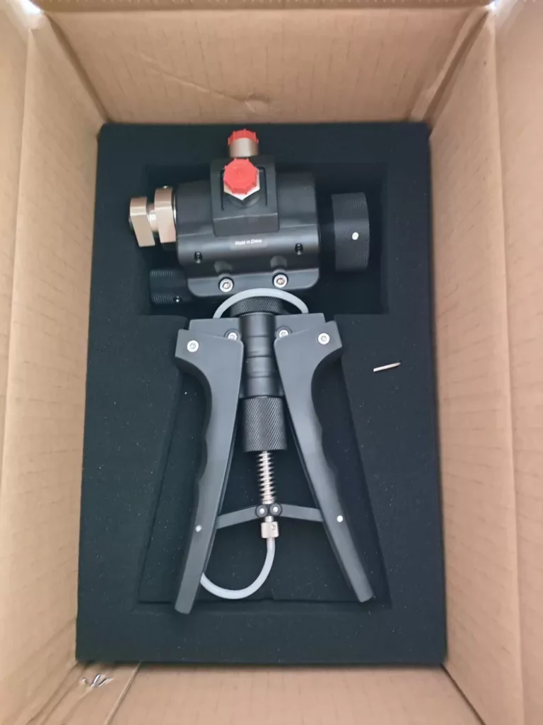 Druck PV411A Pressure Generating Hand Pump thumbnail