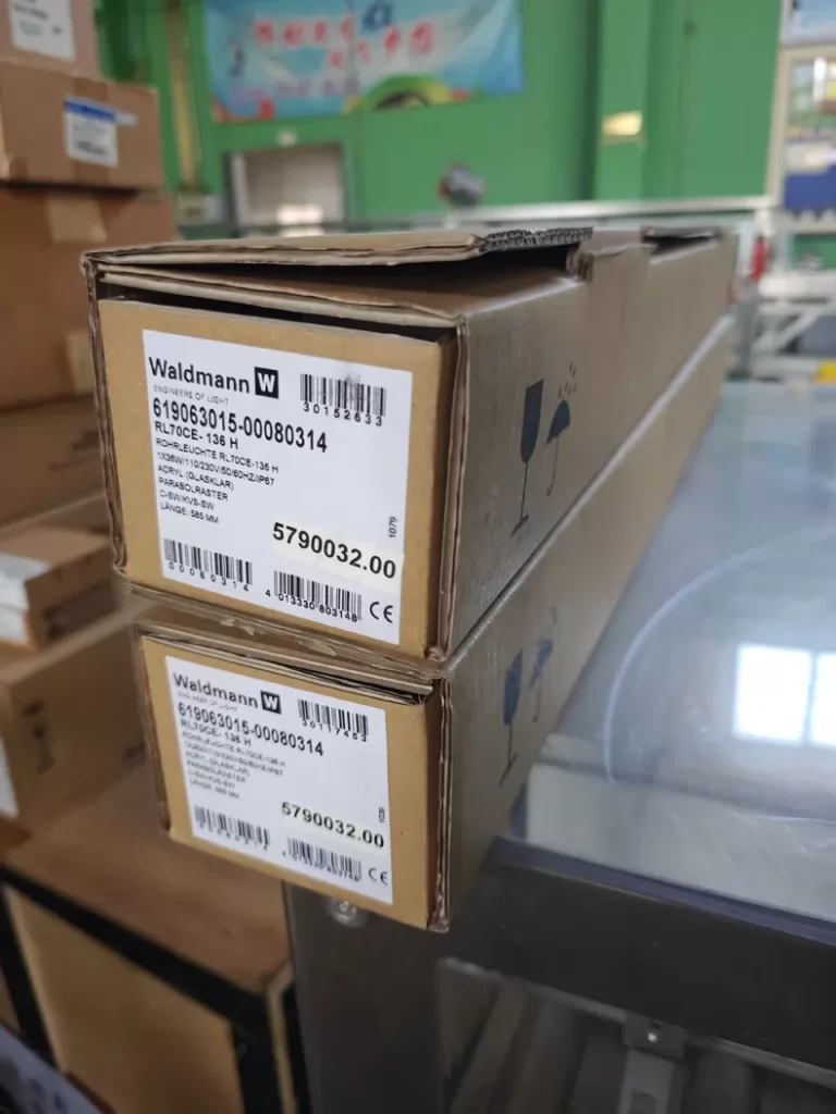 Waldmann RL70CE-136H Tube luminaire